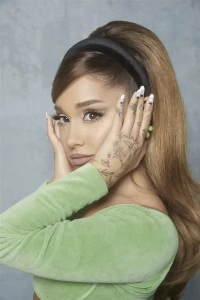 Ariana Grande - Solista - Estados Unidos