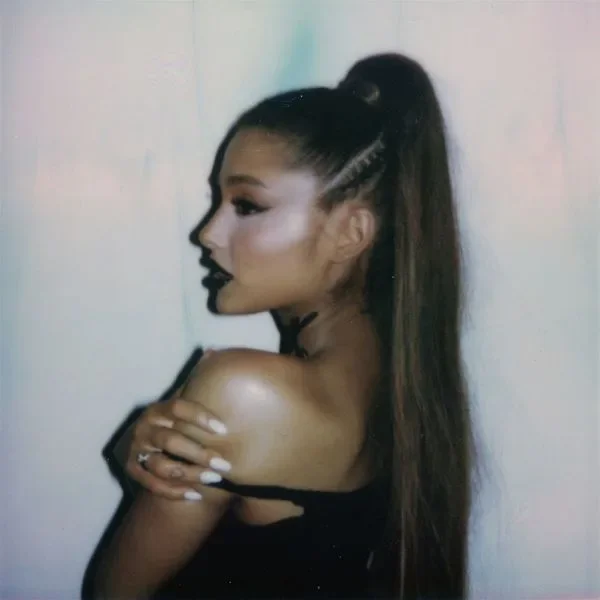 Ariana Grande - Solista - Estados Unidos