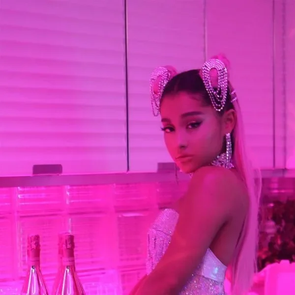 Ariana Grande - Solista - Estados Unidos
