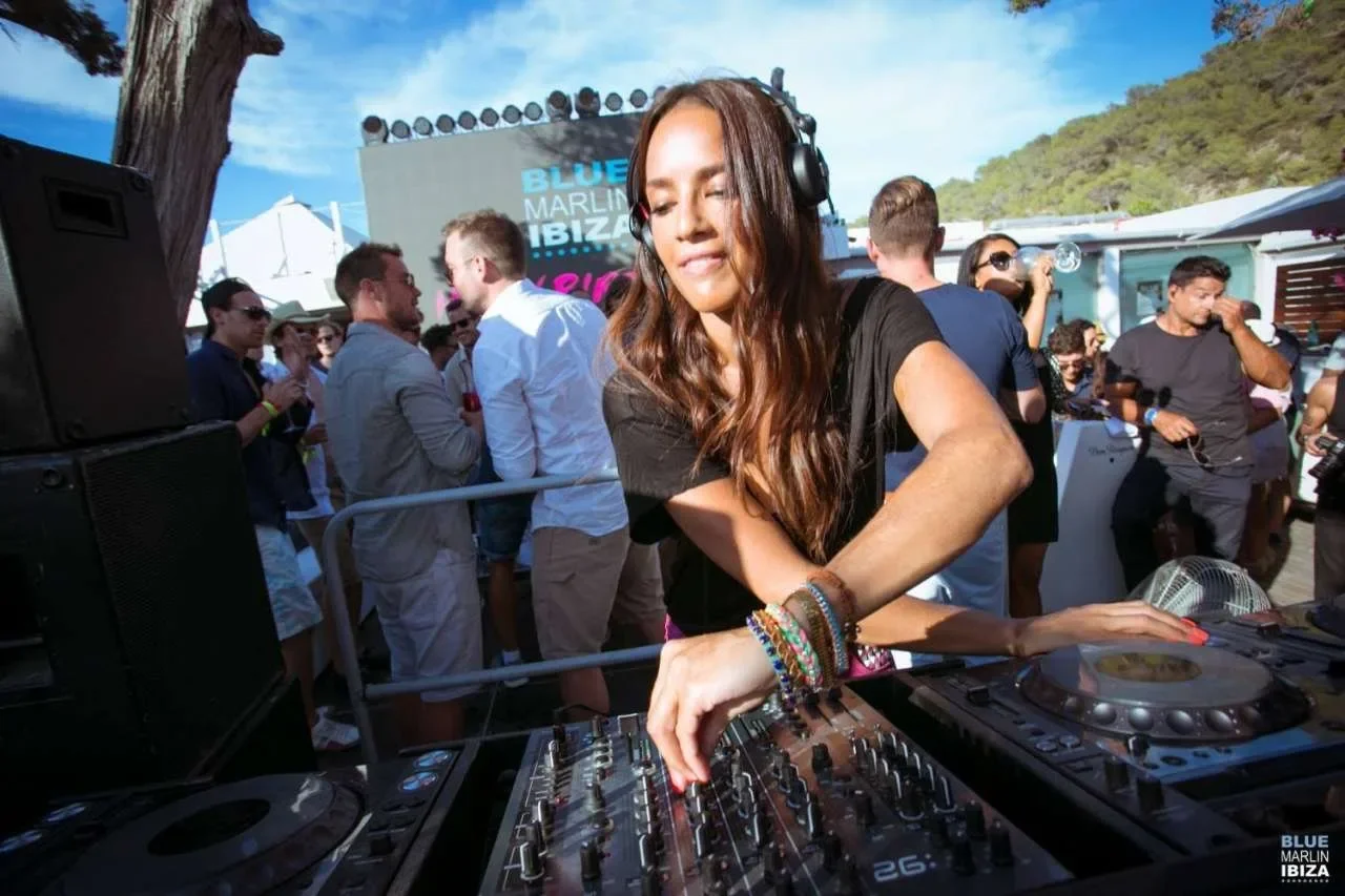 Chelina Manuhutu - DJ - Países Bajos