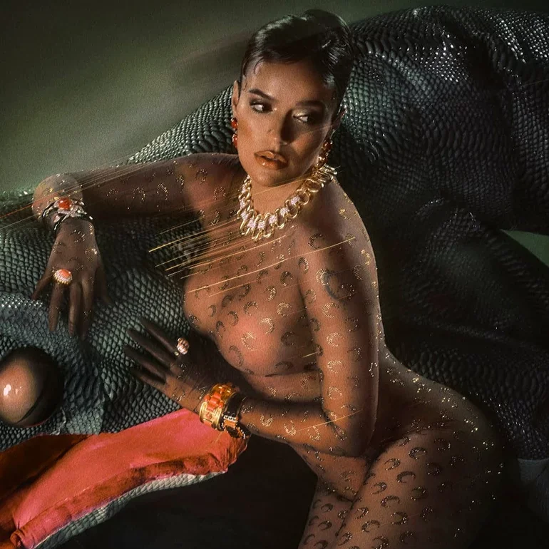 KAROL G - Solista - Colombia - REGGAETON