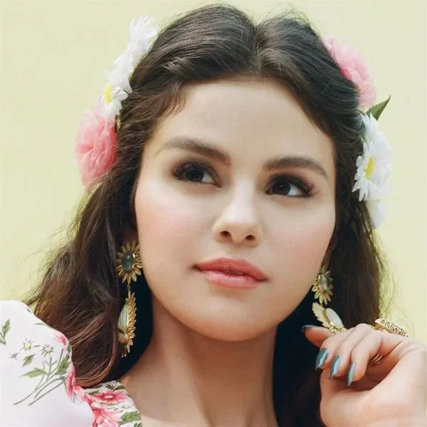 Selena Gomez - Solista